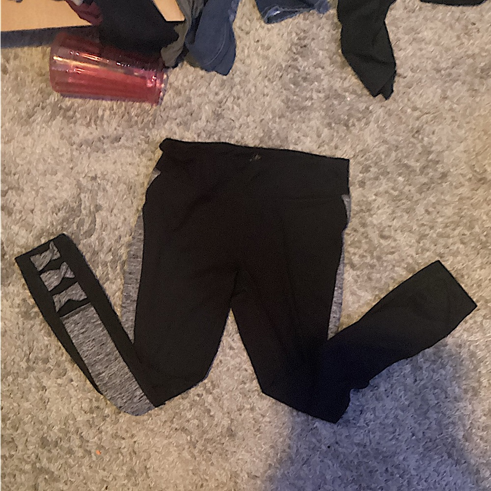 Black leggings with grey on the side